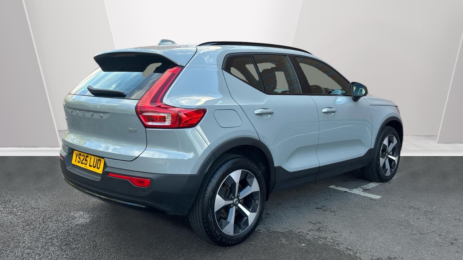Used Volvo XC40 2025 for sale - 78150518: Photo 2