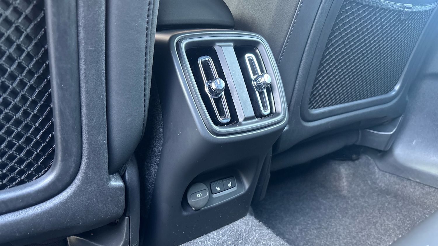 Used Volvo XC40 2025 for sale - 78150518: Photo 35