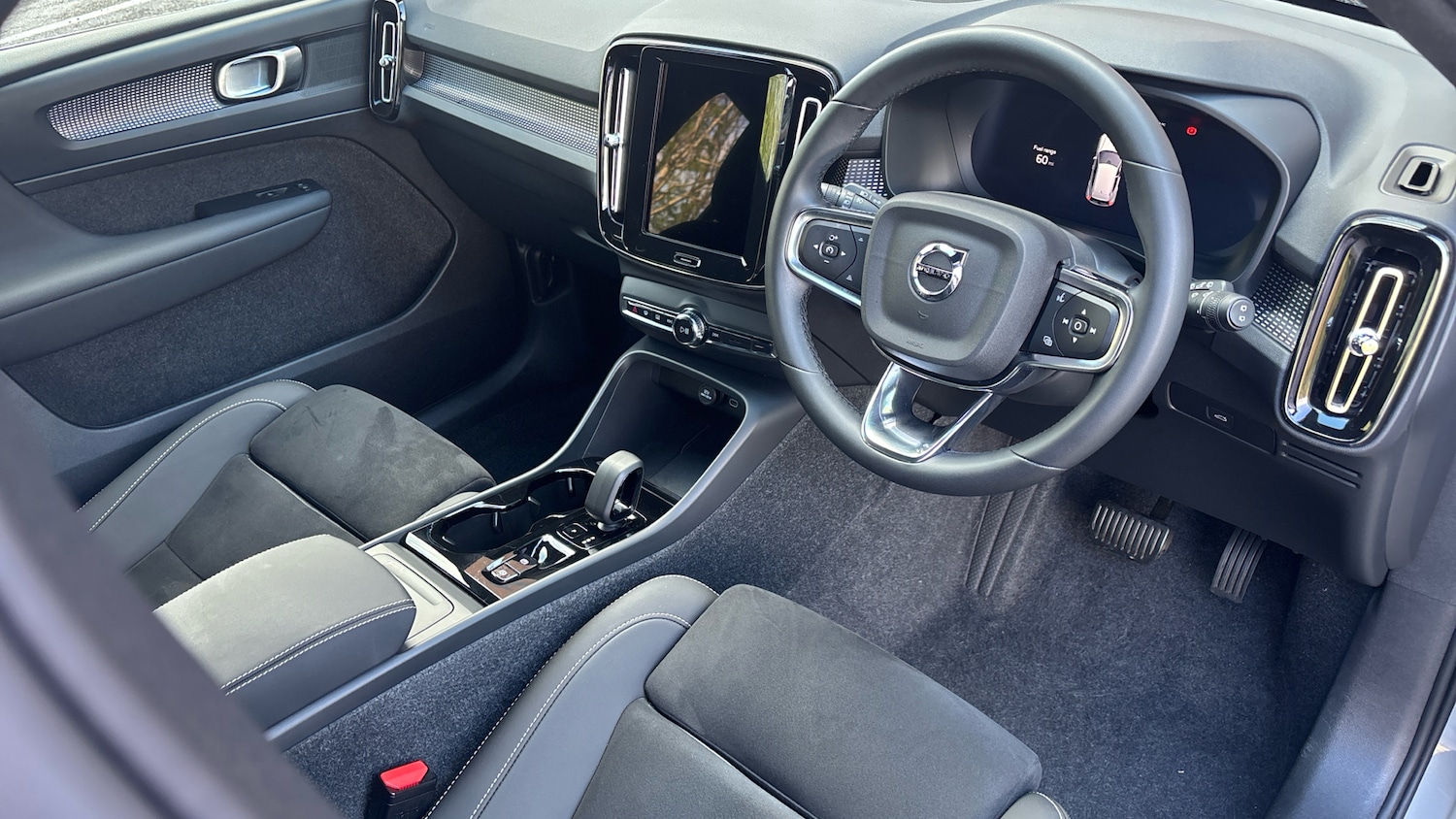 Used Volvo XC40 2025 for sale - 78150518: Photo 4