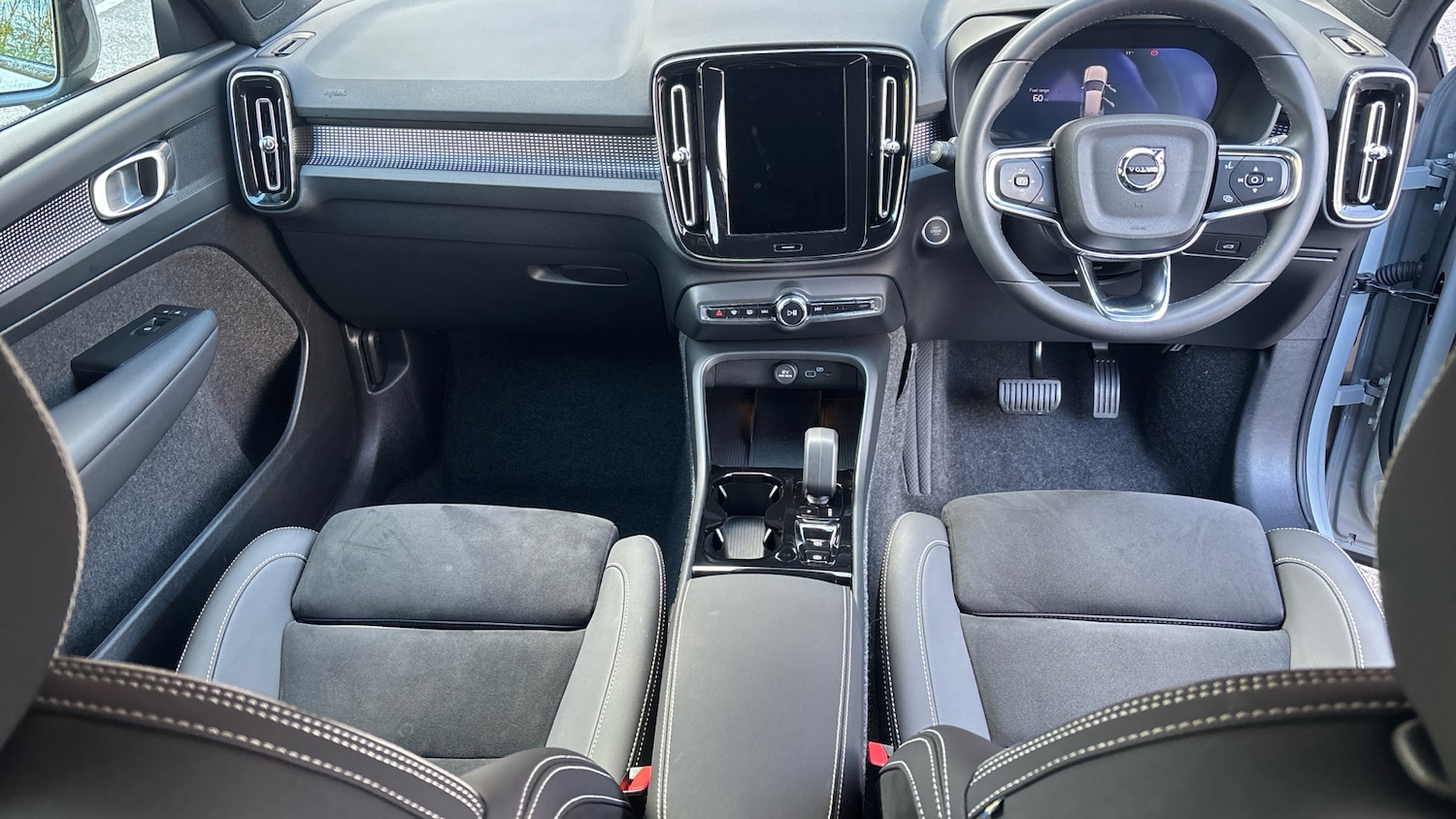 Used Volvo XC40 2025 for sale - 78150518: Photo 5