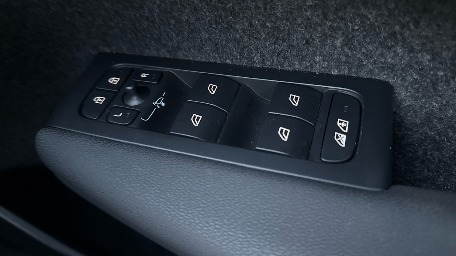 Used Volvo XC40 2023 for sale - 77151862: Photo 25