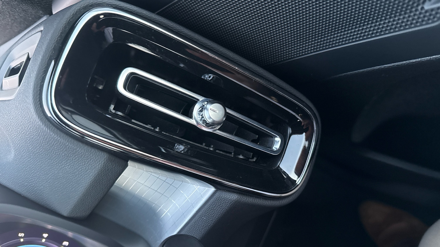 Used Volvo XC40 2023 for sale - 77151862: Photo 26