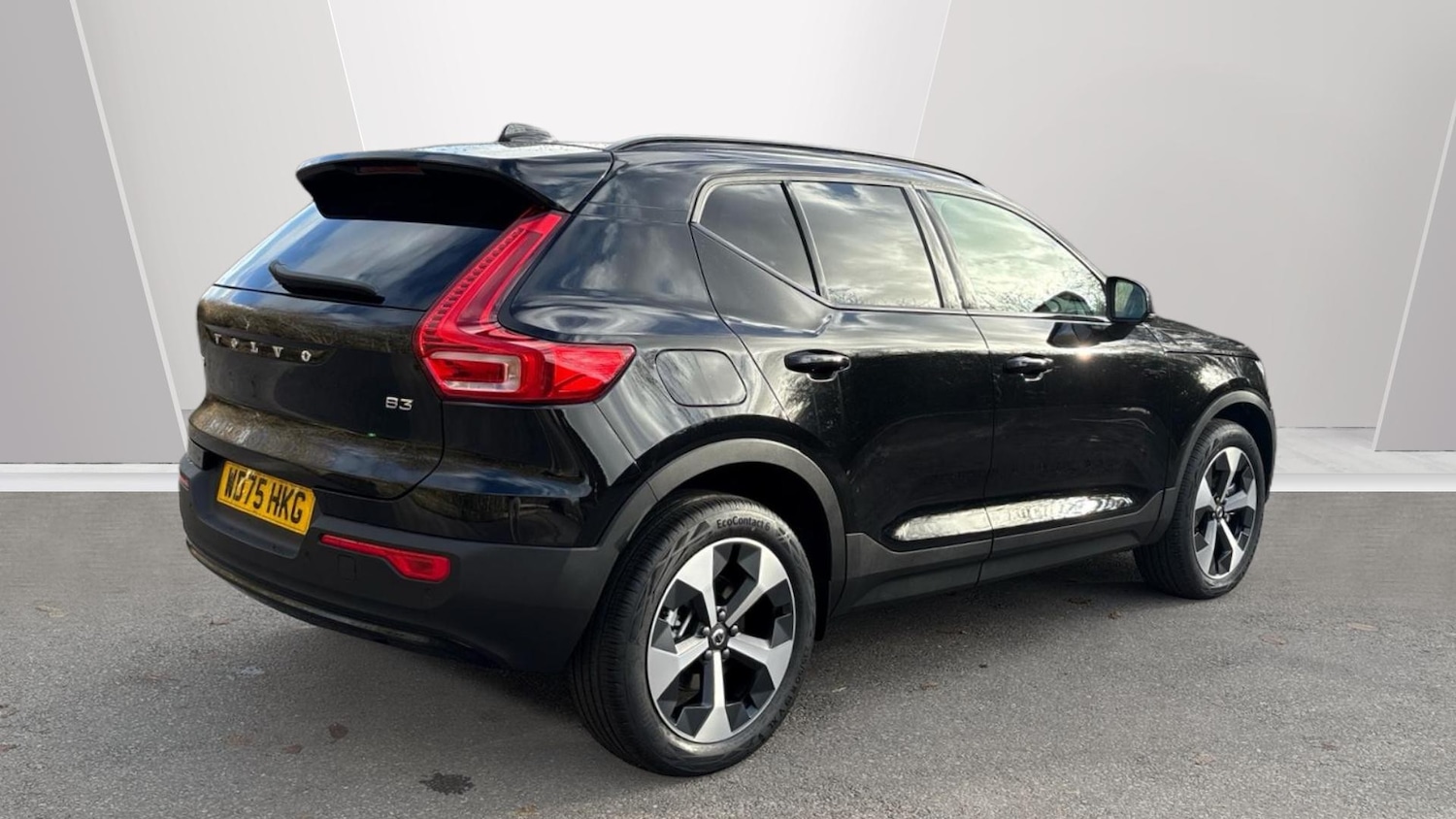 Used Volvo XC40 2025 for sale - 76895206: Photo 2