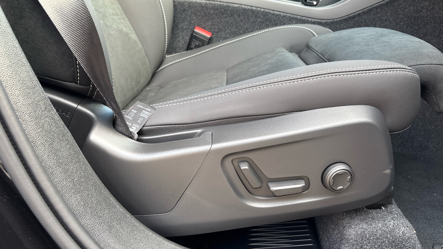 Used Volvo XC40 2025 for sale - 76895206: Photo 28