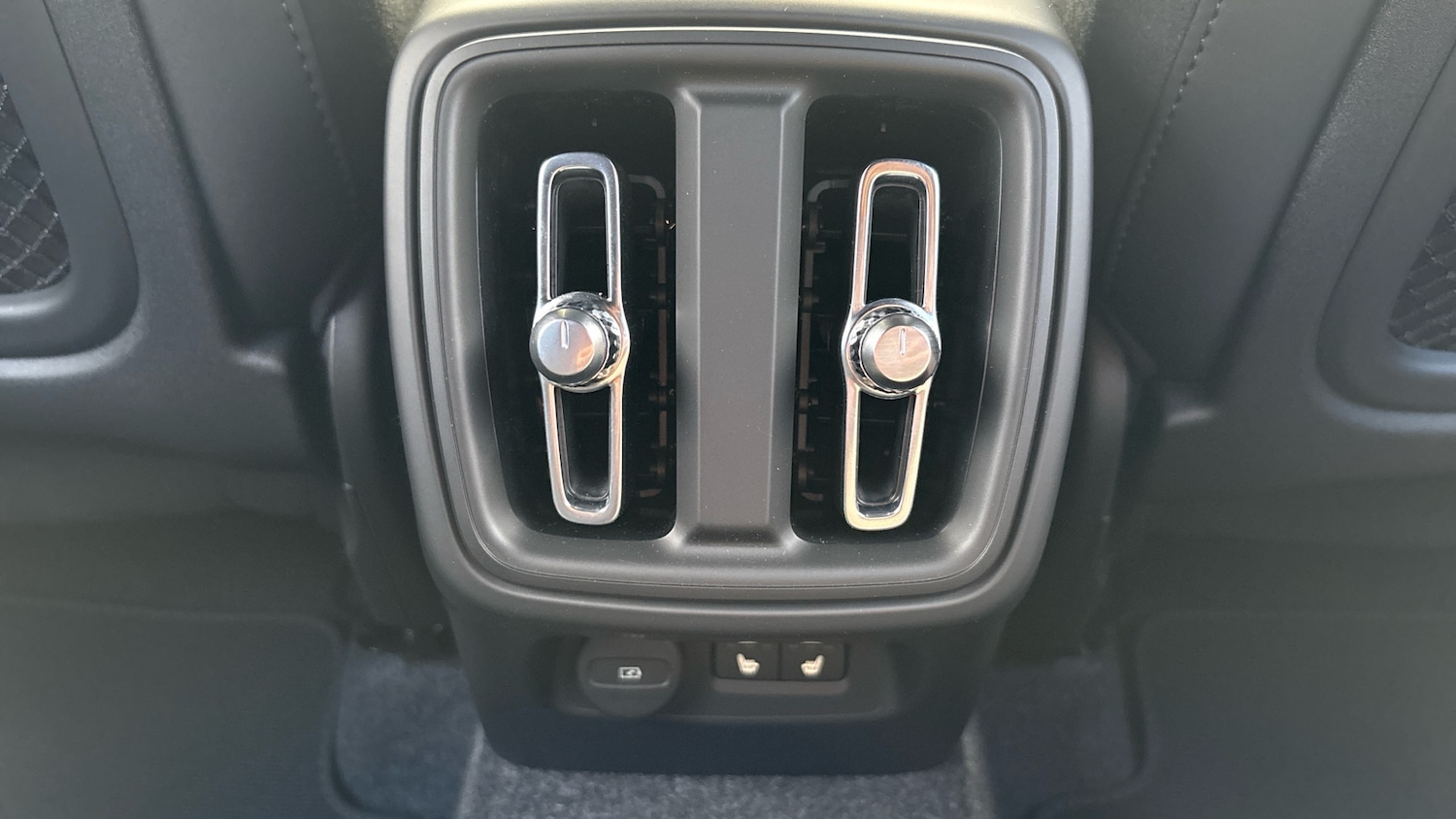 Used Volvo XC40 2025 for sale - 76895206: Photo 37