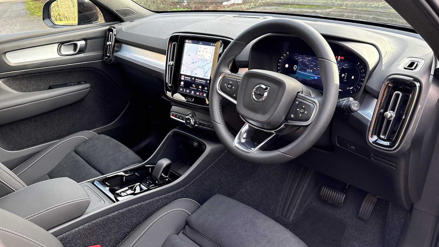 Used Volvo XC40 2025 for sale - 76895206: Photo 4