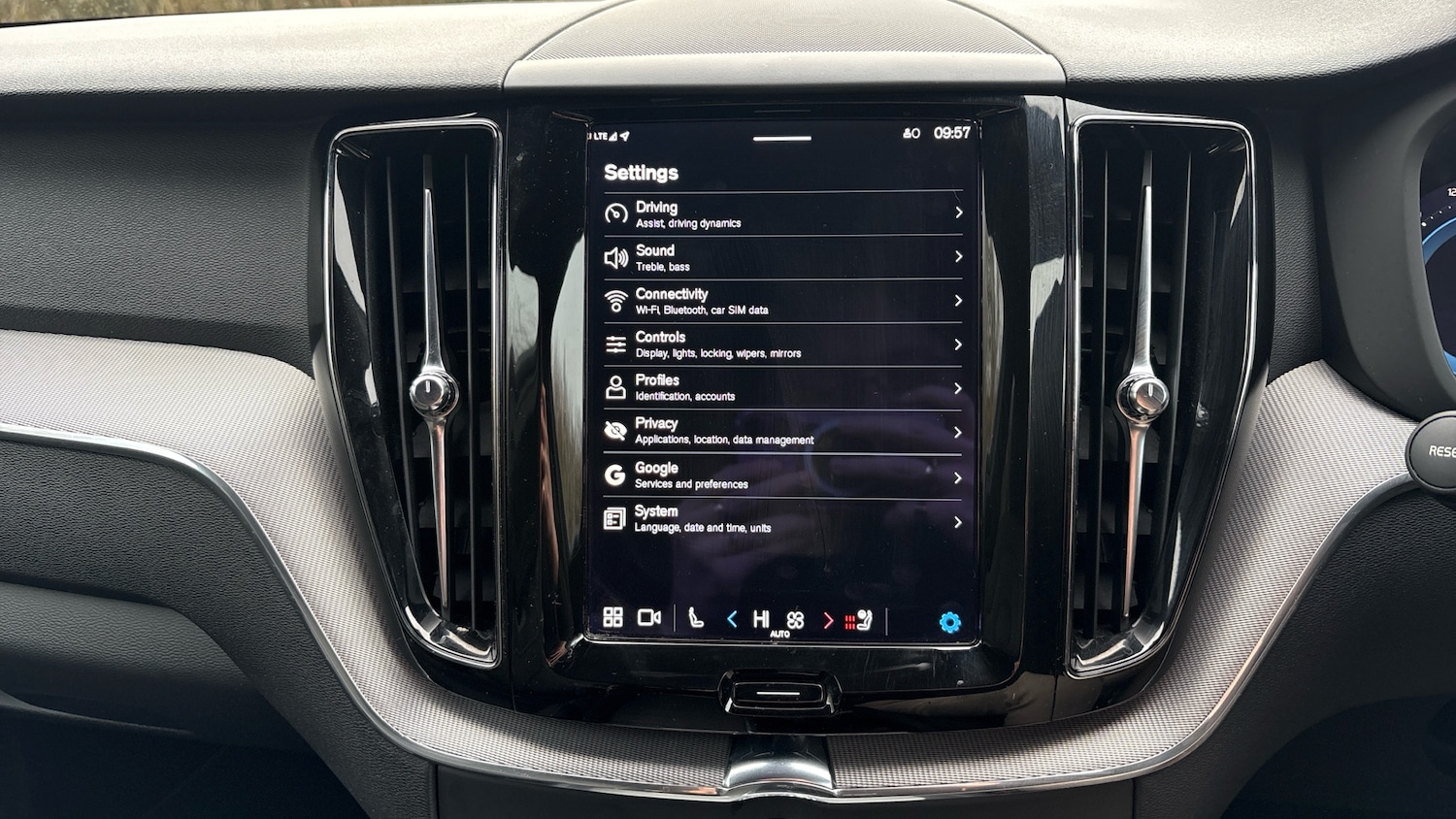 Used Volvo XC60 2022 for sale - 76979300: Photo 16