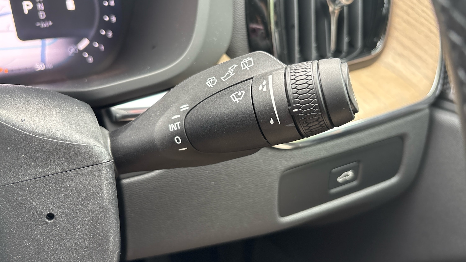 Used Volvo XC60 2025 for sale - 76653192: Photo 25