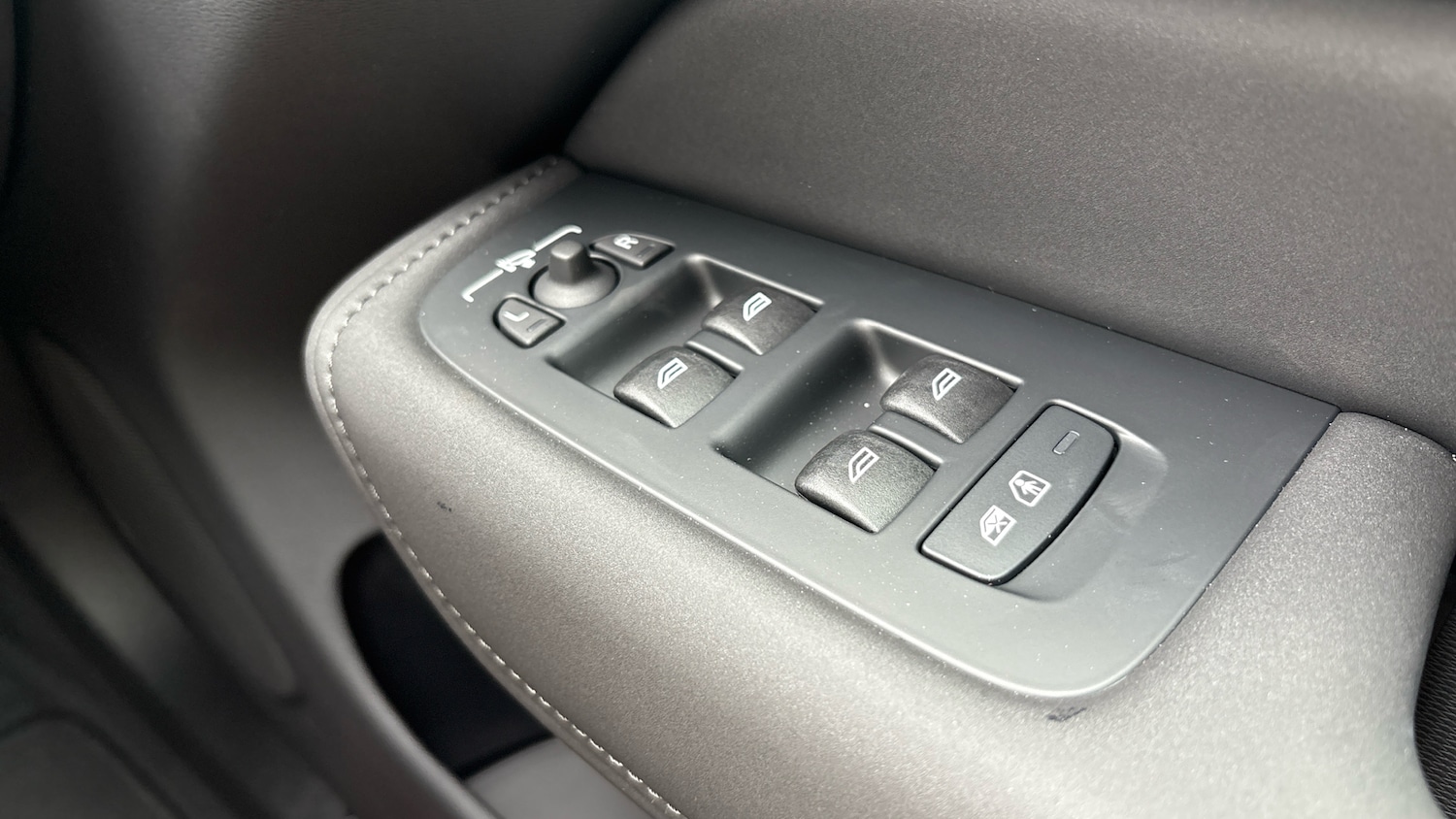 Used Volvo XC60 2025 for sale - 76653192: Photo 28