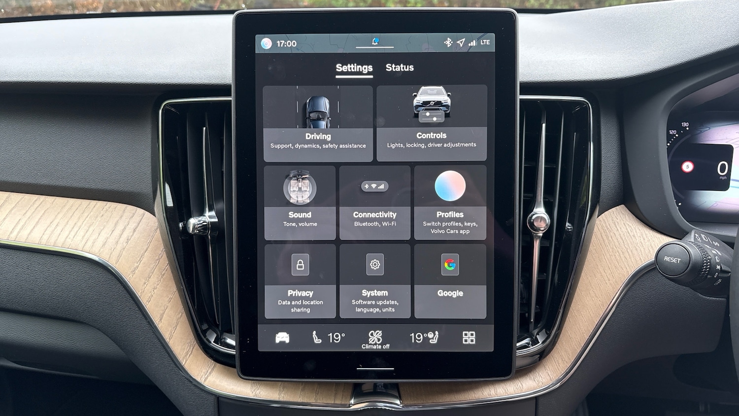 Used Volvo XC60 2025 for sale - 76653192: Photo 32