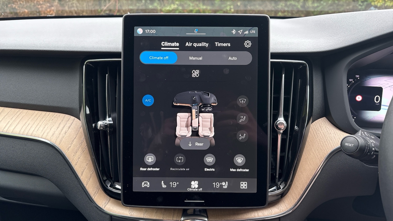 Used Volvo XC60 2025 for sale - 76653192: Photo 34