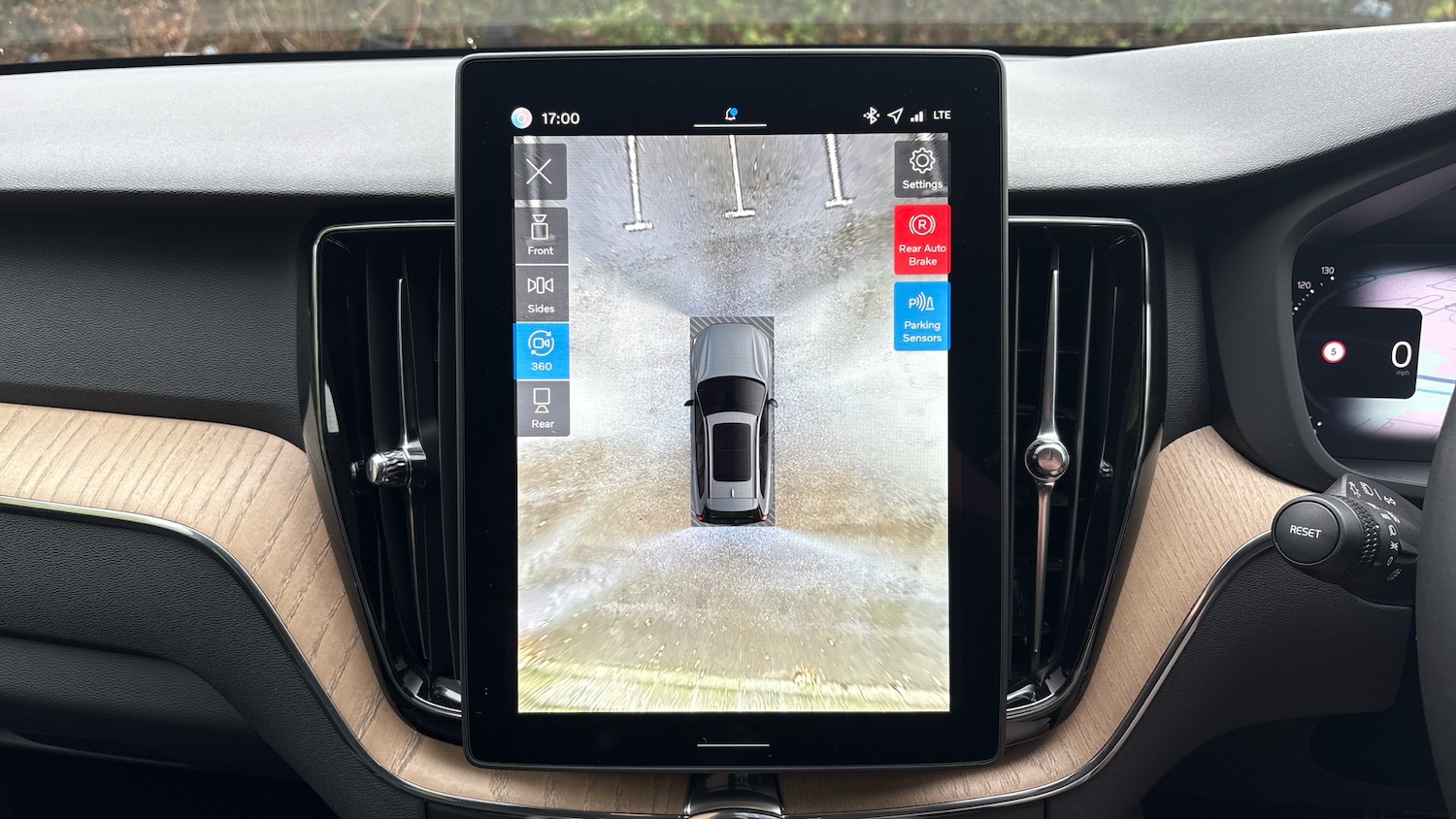 Used Volvo XC60 2025 for sale - 76653192: Photo 37