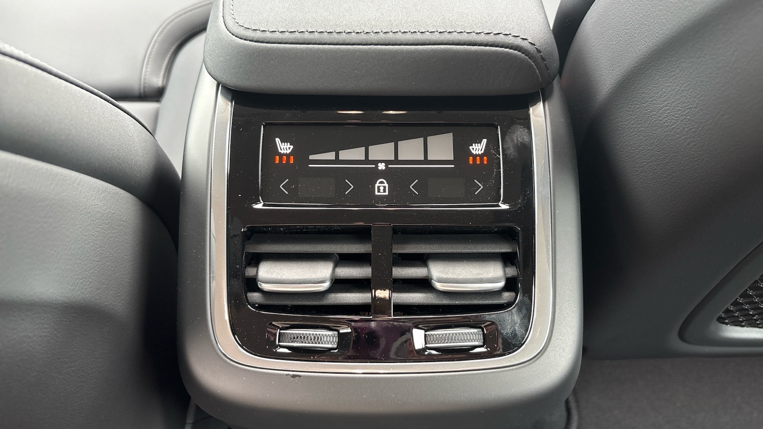 Used Volvo XC60 2025 for sale - 76653192: Photo 38