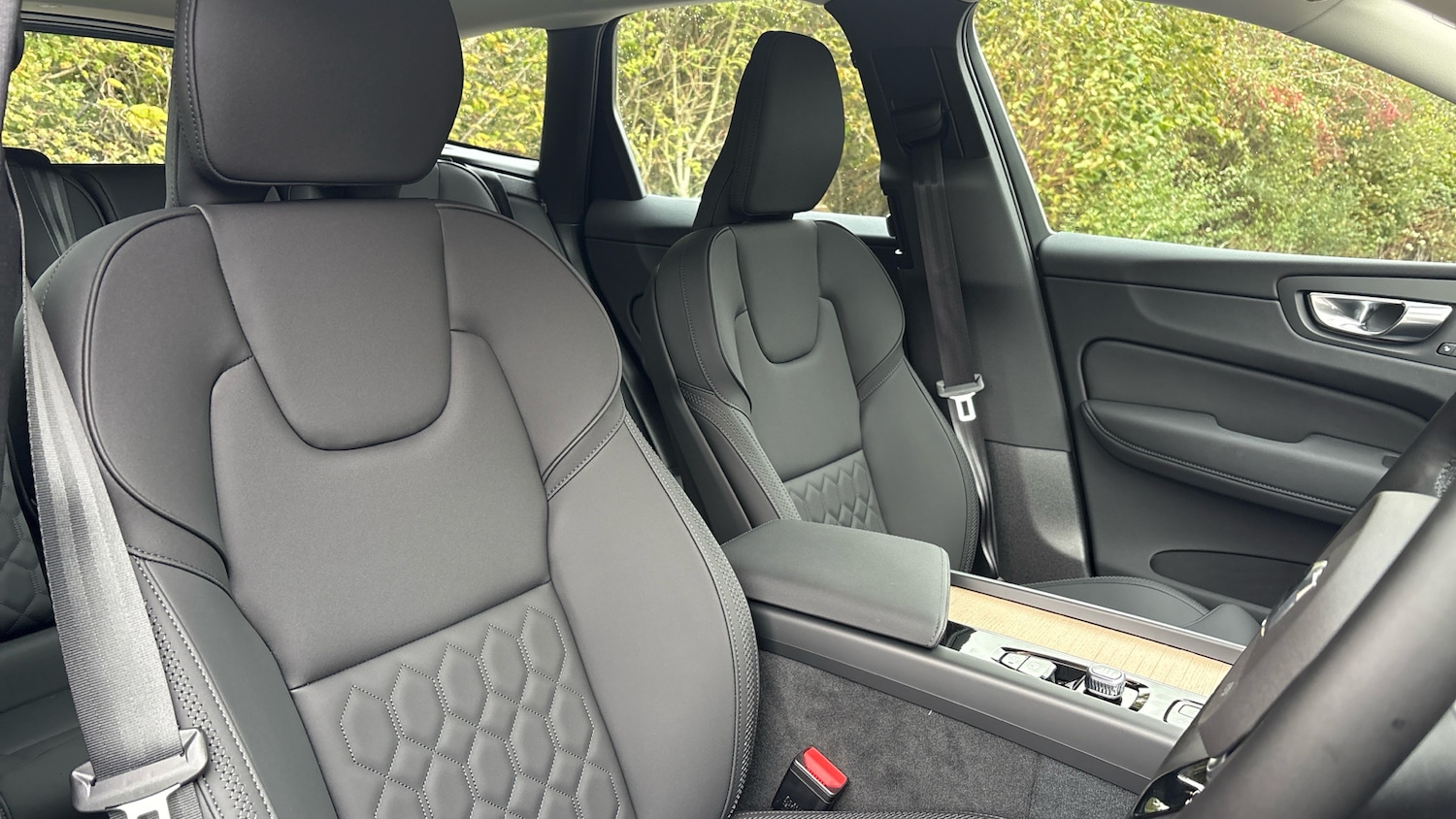 Used Volvo XC60 2025 for sale - 76653192: Photo 9