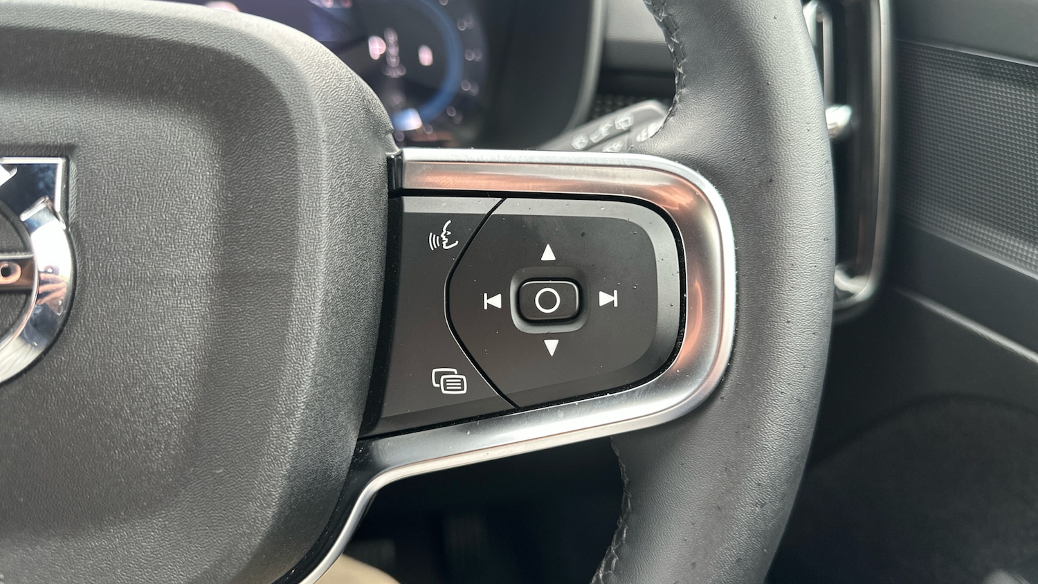 Used Volvo XC40 2024 for sale - 76653237: Photo 19