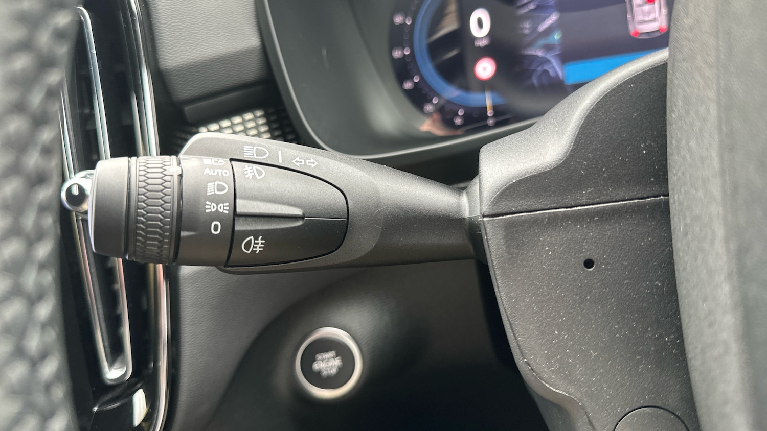 Used Volvo XC40 2024 for sale - 76653237: Photo 24