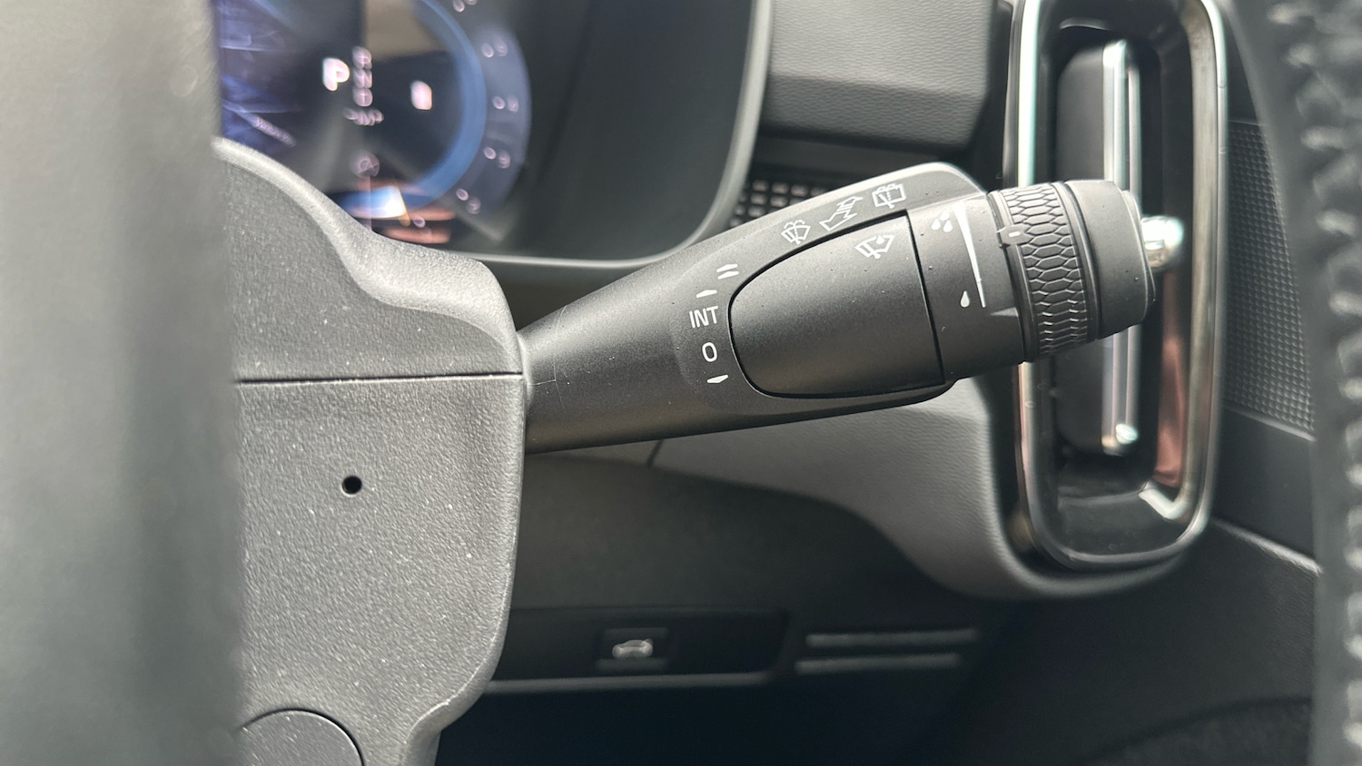 Used Volvo XC40 2024 for sale - 76653237: Photo 25