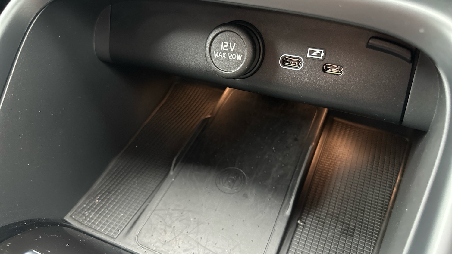 Used Volvo XC40 2024 for sale - 76653237: Photo 38