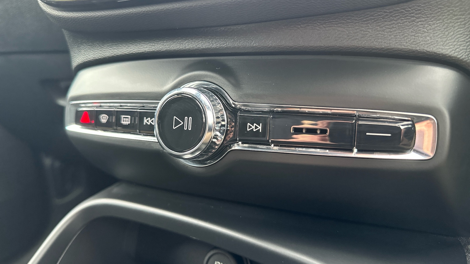 Used Volvo XC40 2024 for sale - 76653237: Photo 39