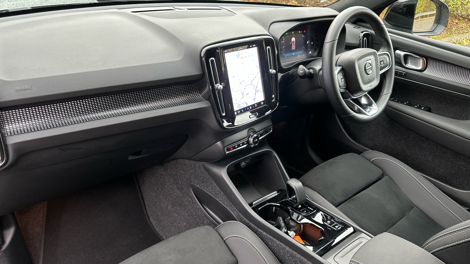 Used Volvo XC40 2024 for sale - 76653237: Photo 4