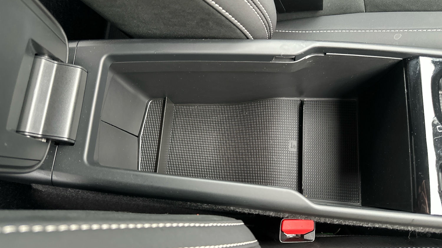 Used Volvo XC40 2024 for sale - 76653237: Photo 42