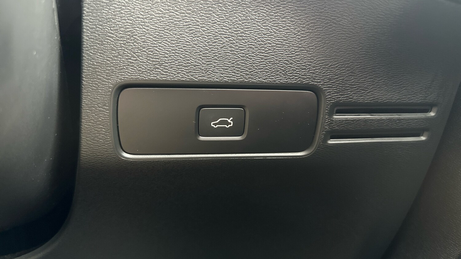 Used Volvo XC40 2024 for sale - 76653237: Photo 44