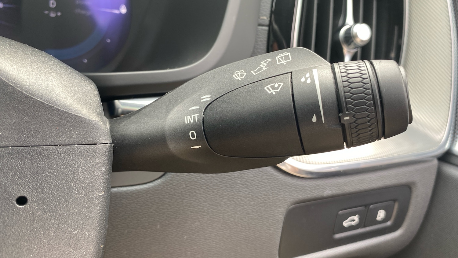 Used Volvo XC60 2024 for sale - 76653252: Photo 25