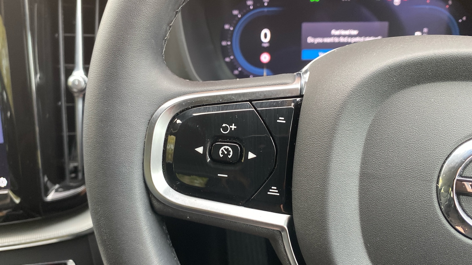 Used Volvo XC60 2023 for sale - 76653255: Photo 18