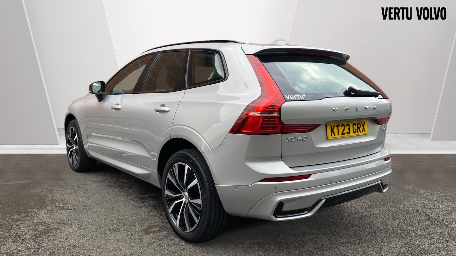 Used Volvo XC60 2023 for sale - 76653255: Photo 2