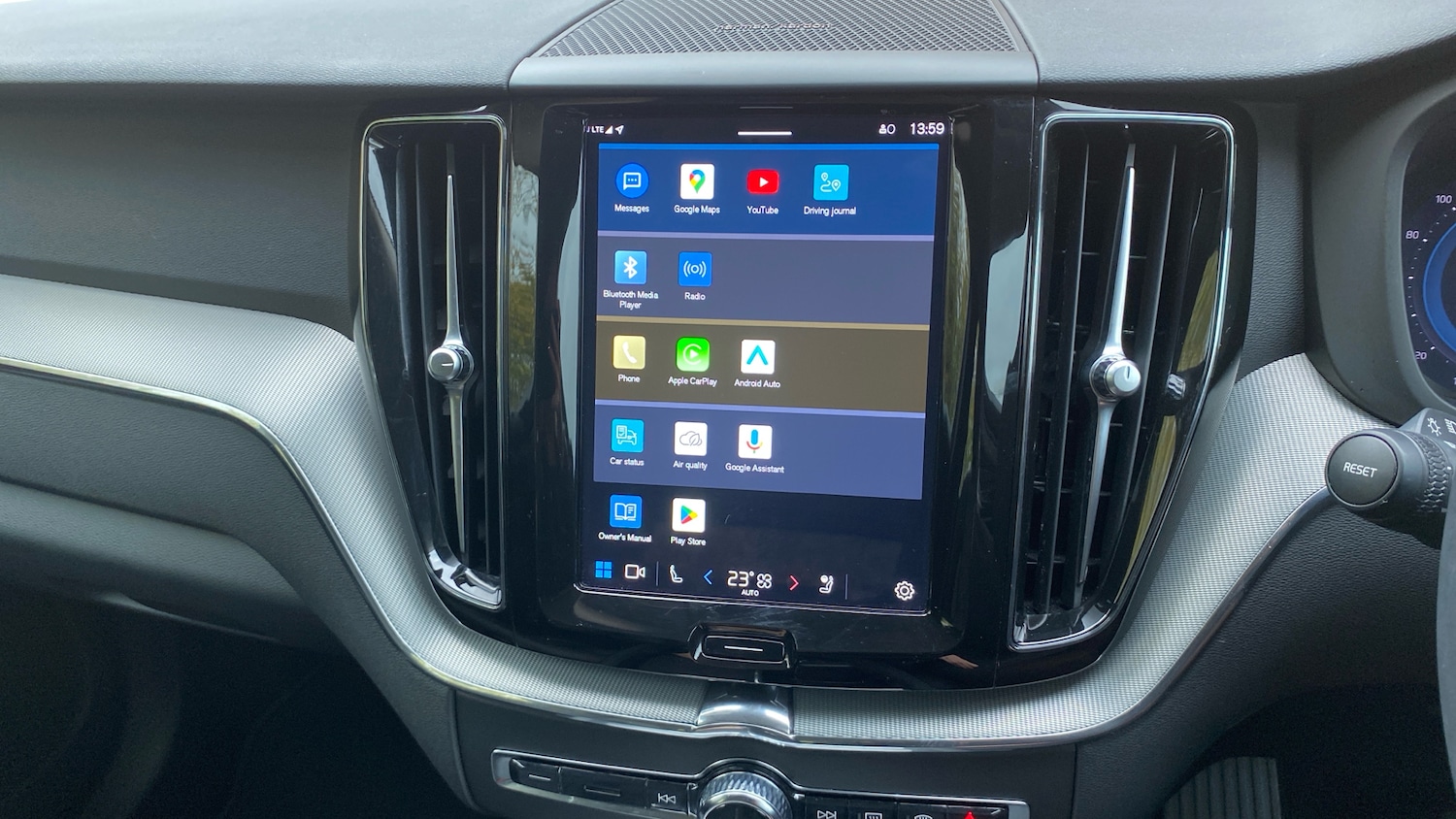 Used Volvo XC60 2023 for sale - 76653255: Photo 21