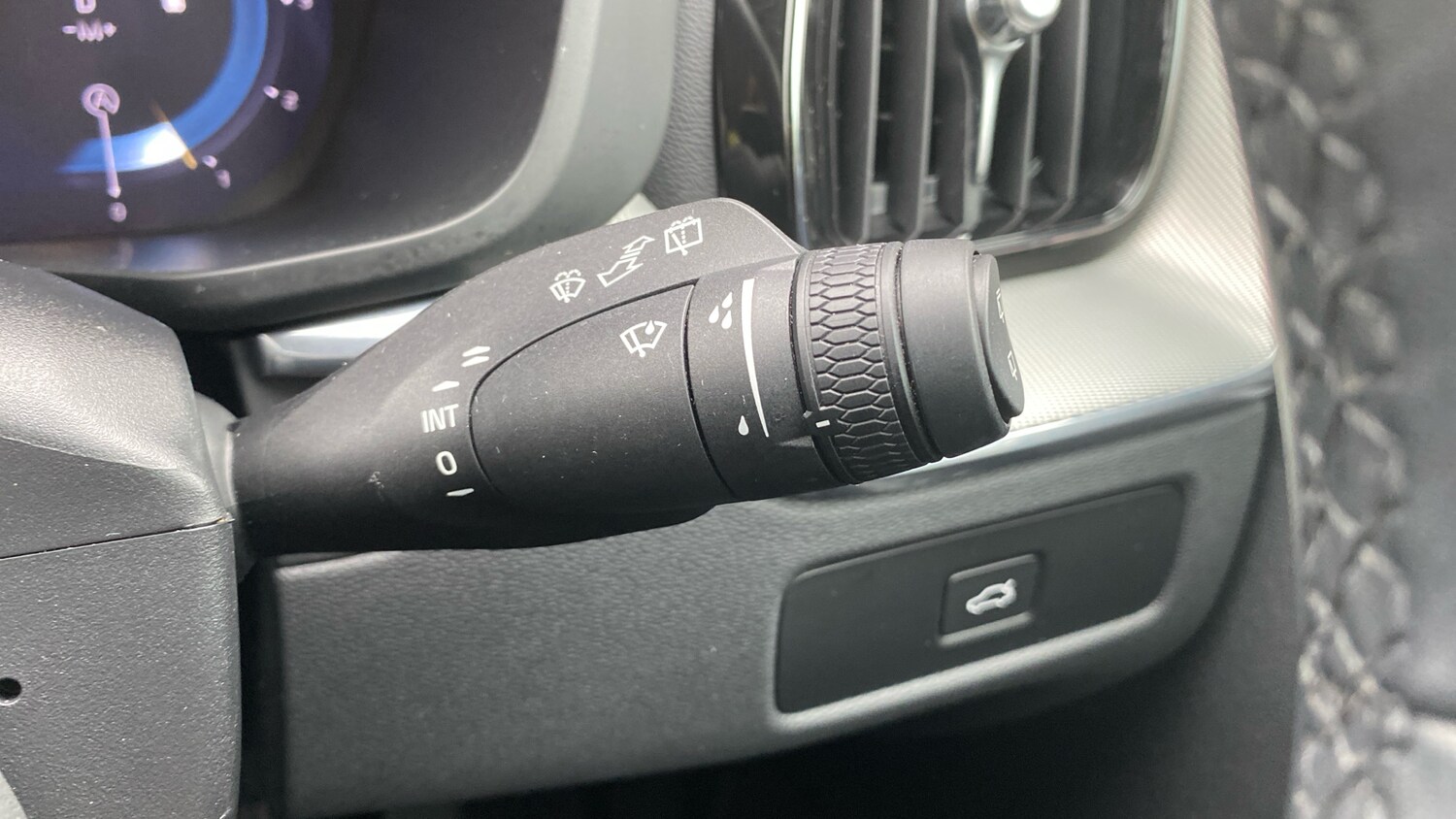 Used Volvo XC60 2023 for sale - 76653255: Photo 25