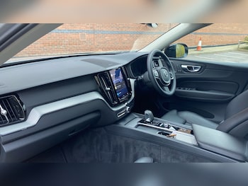 Used Volvo XC60 2023 for sale - 76653255: Photo