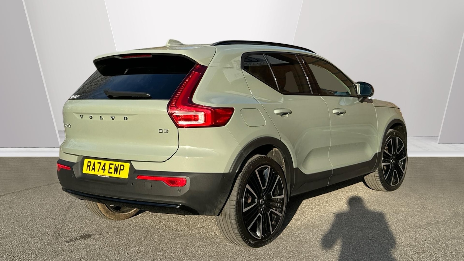 Used Volvo XC40 2025 for sale - 77803557: Photo 2