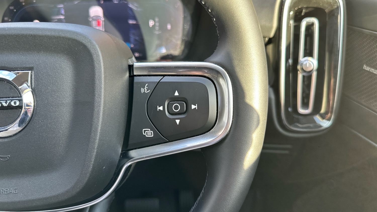 Used Volvo XC40 2025 for sale - 77803557: Photo 21