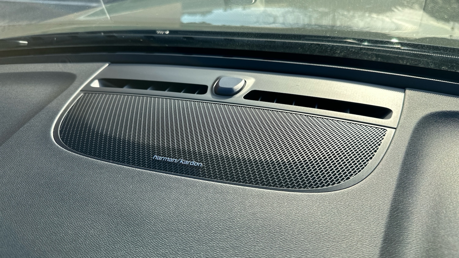 Used Volvo XC40 2025 for sale - 77803557: Photo 24