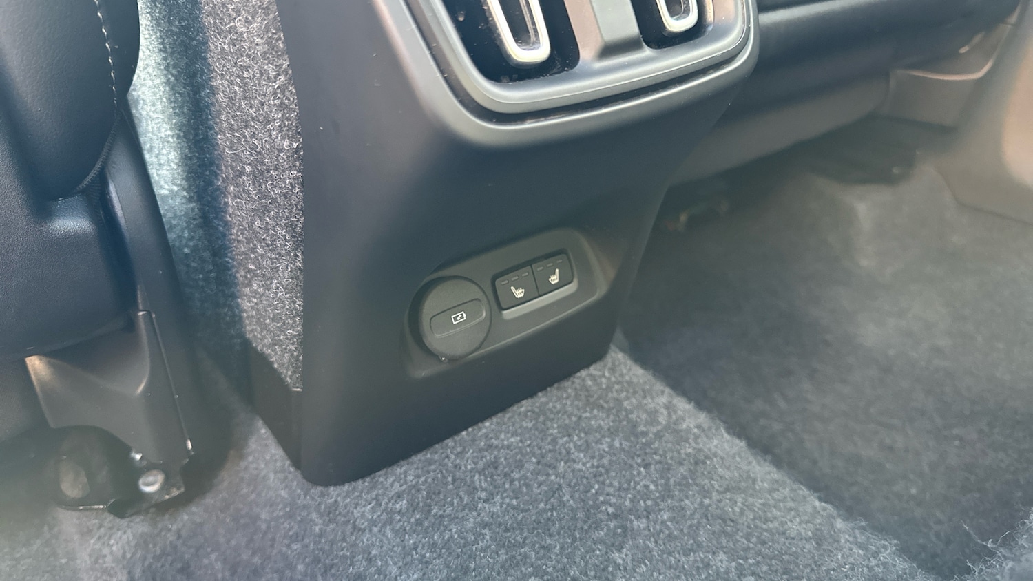 Used Volvo XC40 2025 for sale - 77803557: Photo 37