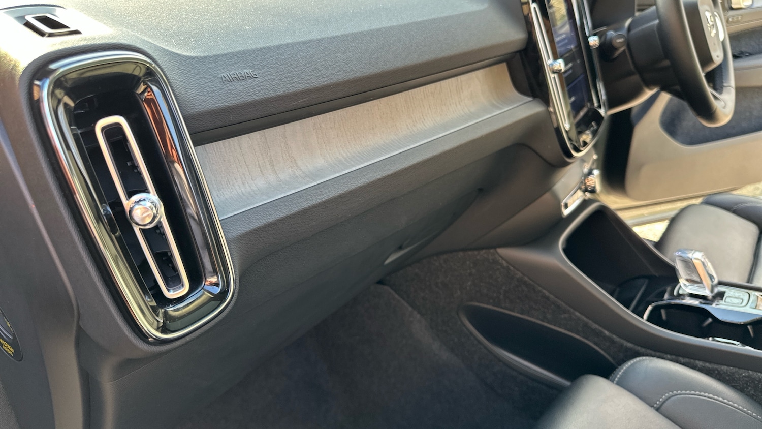 Used Volvo XC40 2025 for sale - 77803557: Photo 40