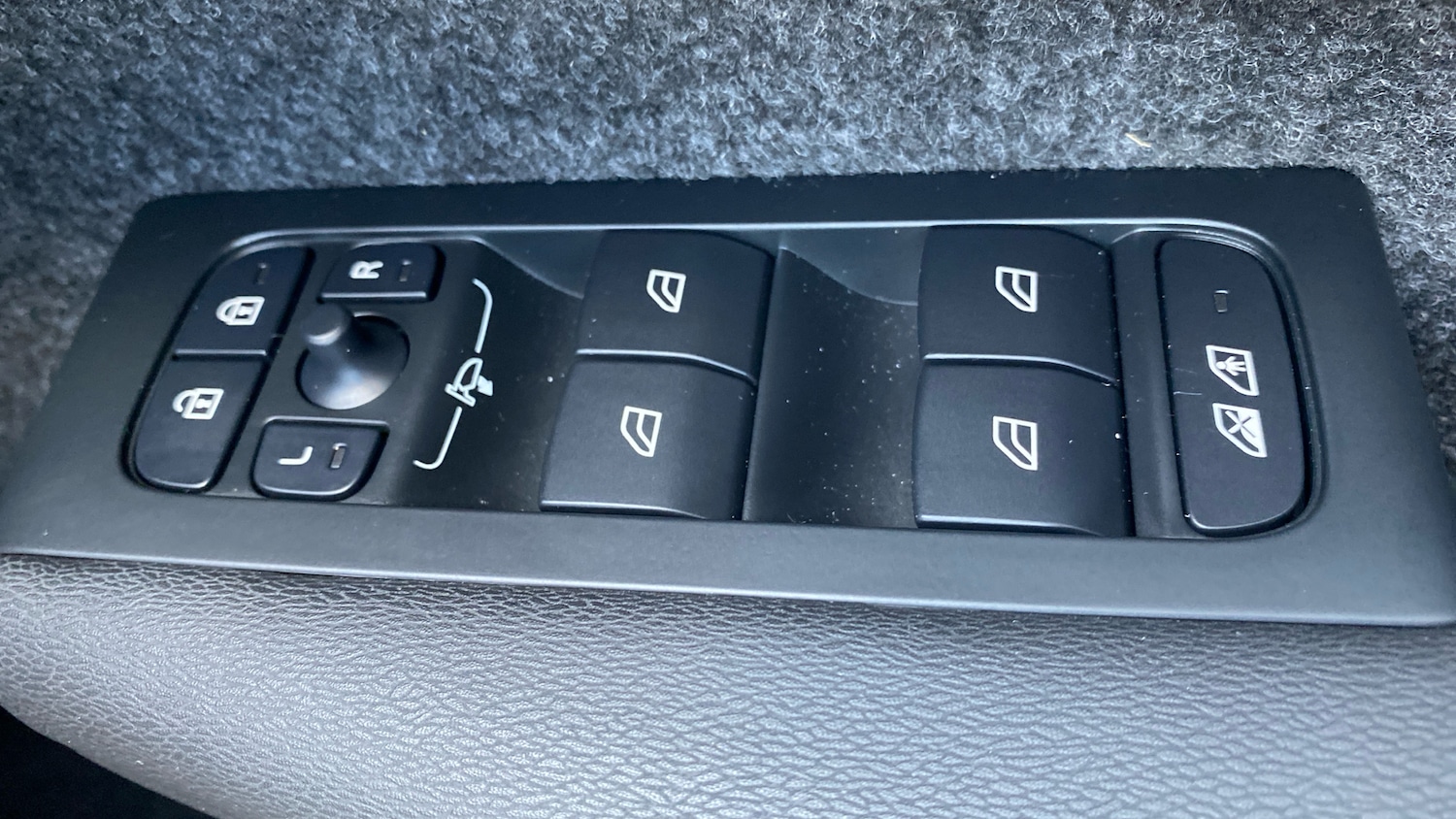 Used Volvo XC40 2025 for sale - 76653258: Photo 27