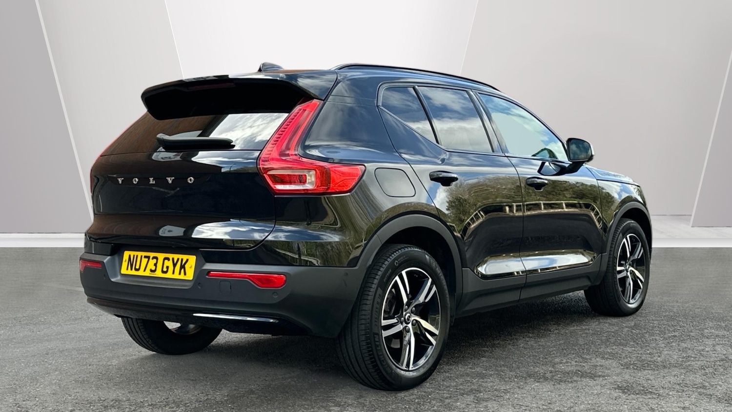 Used Volvo XC40 2023 for sale - 78080483: Photo 2