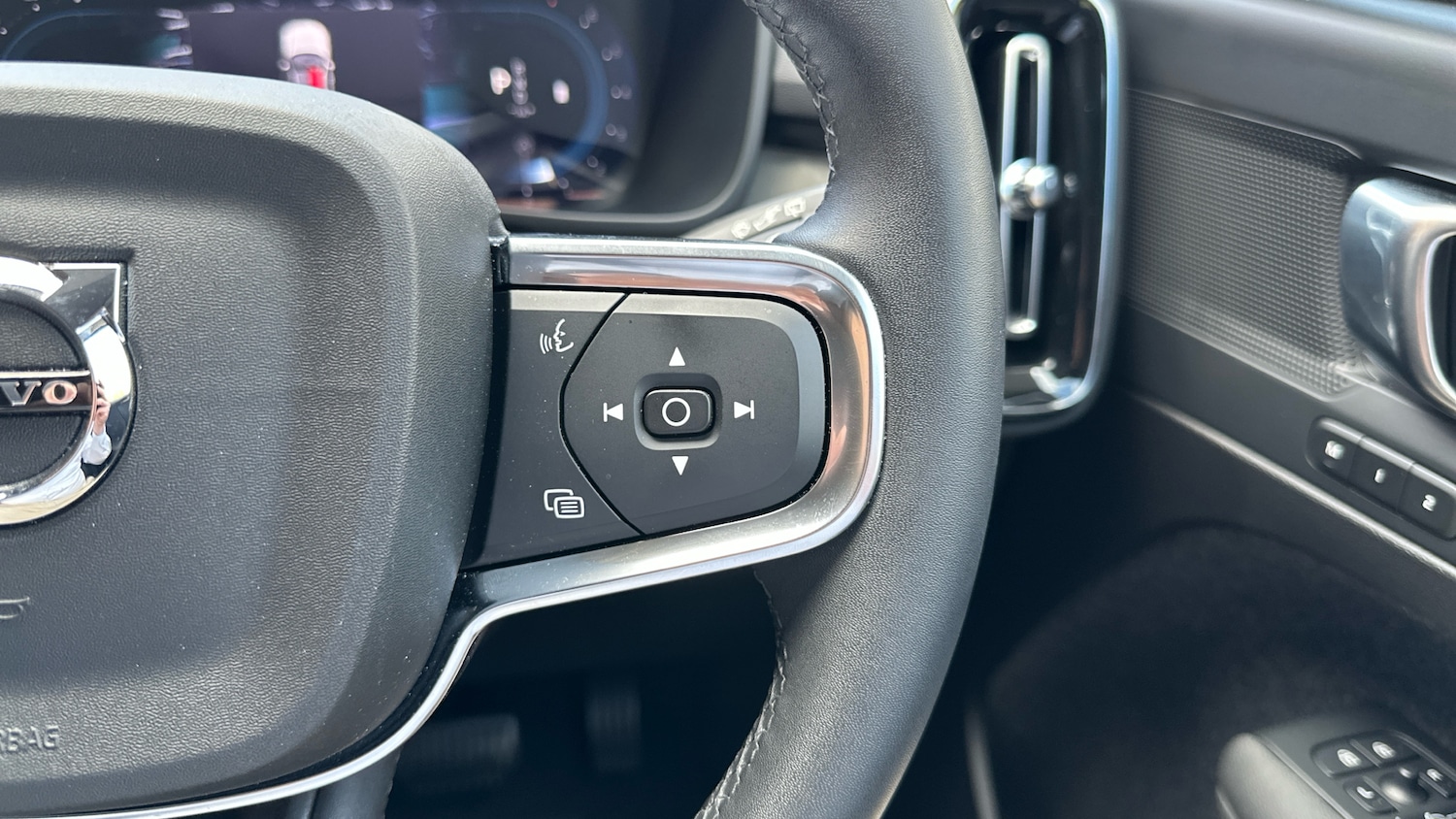 Used Volvo XC40 2023 for sale - 78080483: Photo 21