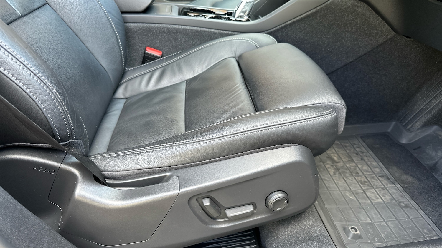 Used Volvo XC40 2023 for sale - 78080483: Photo 29