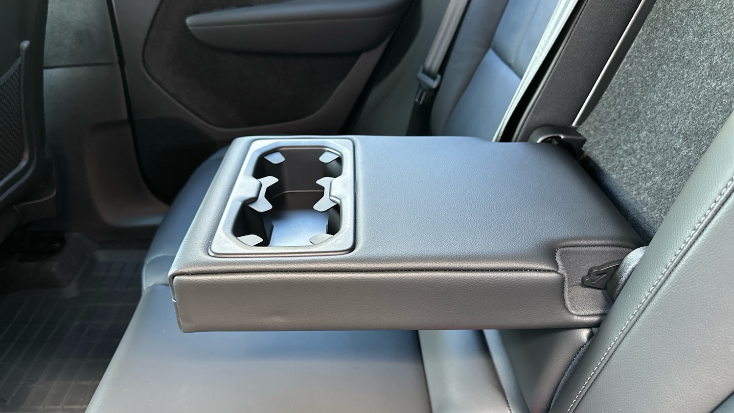 Used Volvo XC40 2023 for sale - 78080483: Photo 33