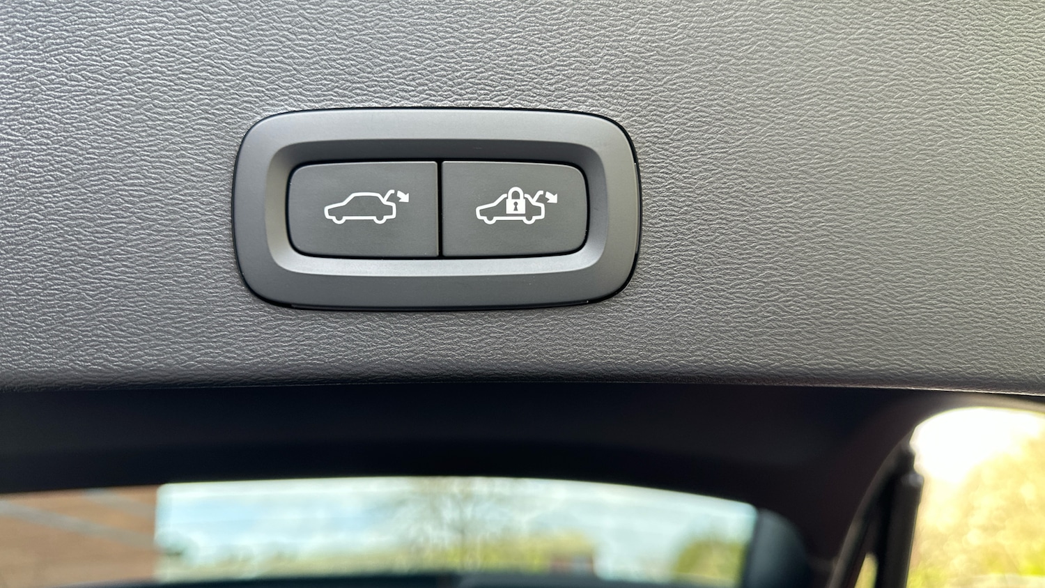 Used Volvo XC40 2023 for sale - 78080483: Photo 34