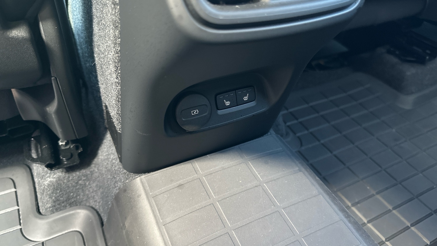 Used Volvo XC40 2023 for sale - 78080483: Photo 41