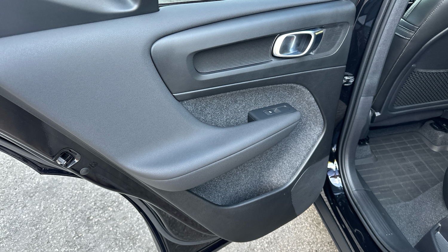 Used Volvo XC40 2023 for sale - 78080483: Photo 42