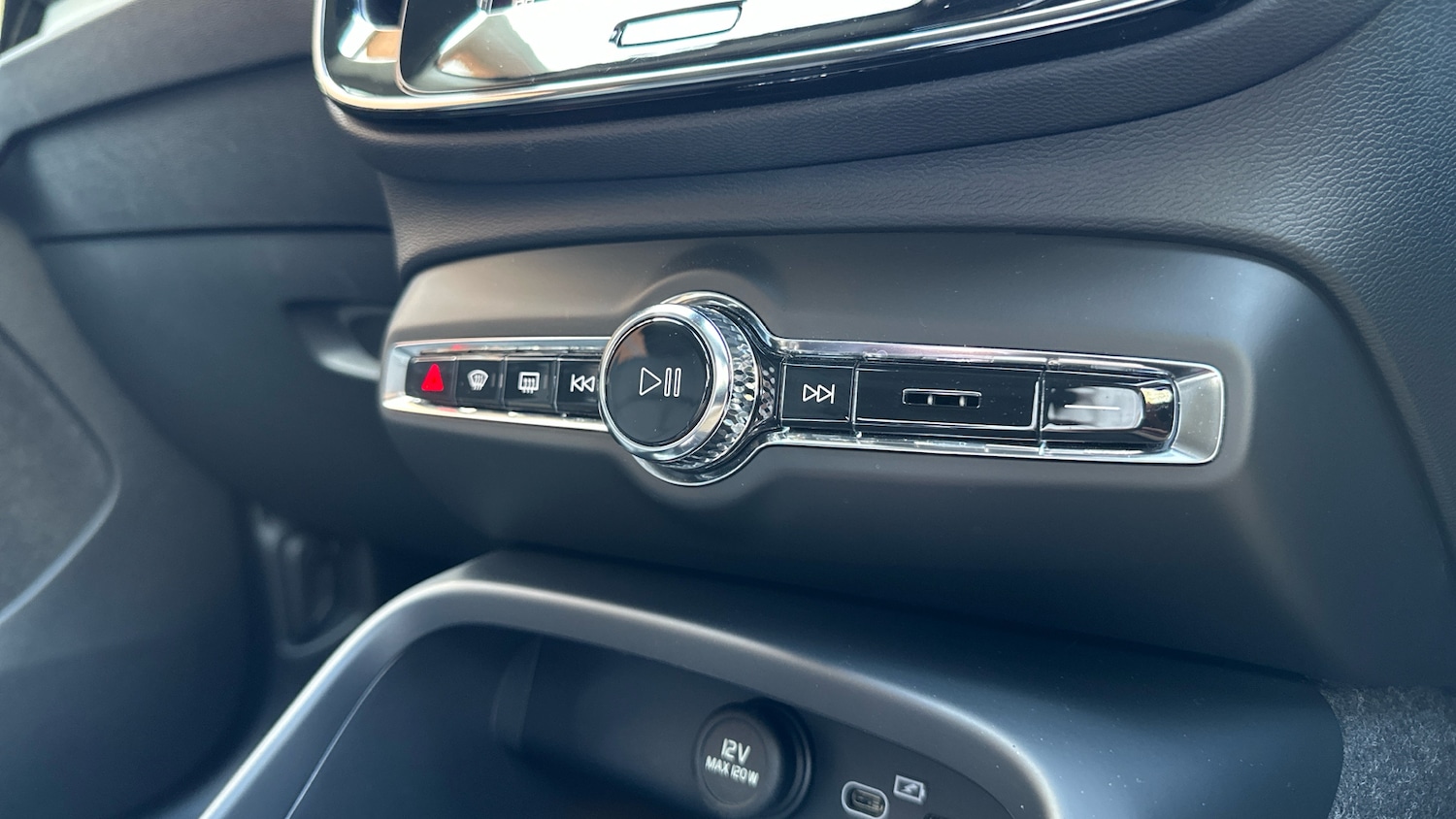 Used Volvo XC40 2023 for sale - 78080483: Photo 46