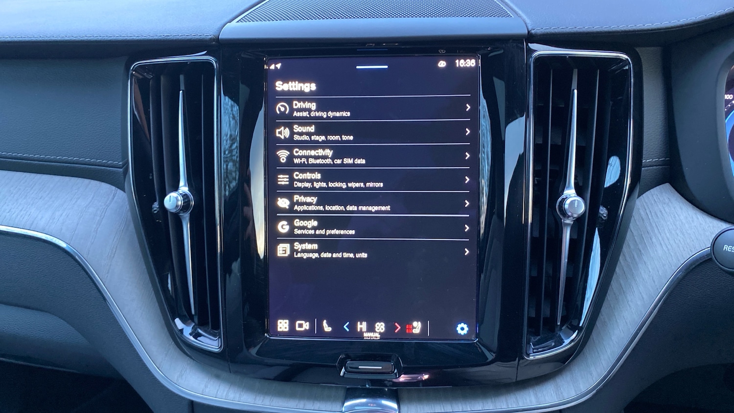 Used Volvo XC60 2023 for sale - 77435613: Photo 15