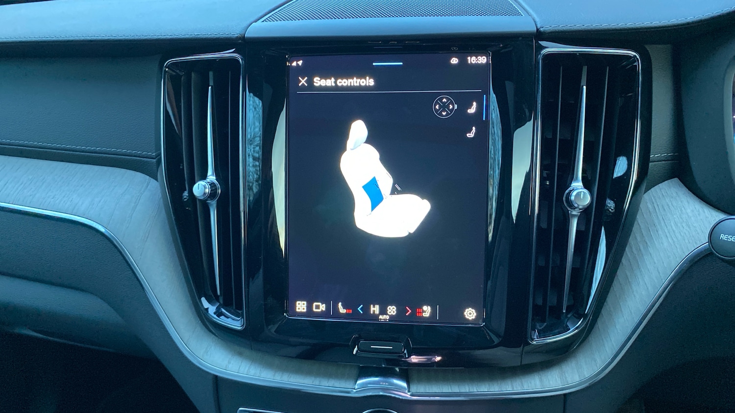 Used Volvo XC60 2023 for sale - 77435613: Photo 35