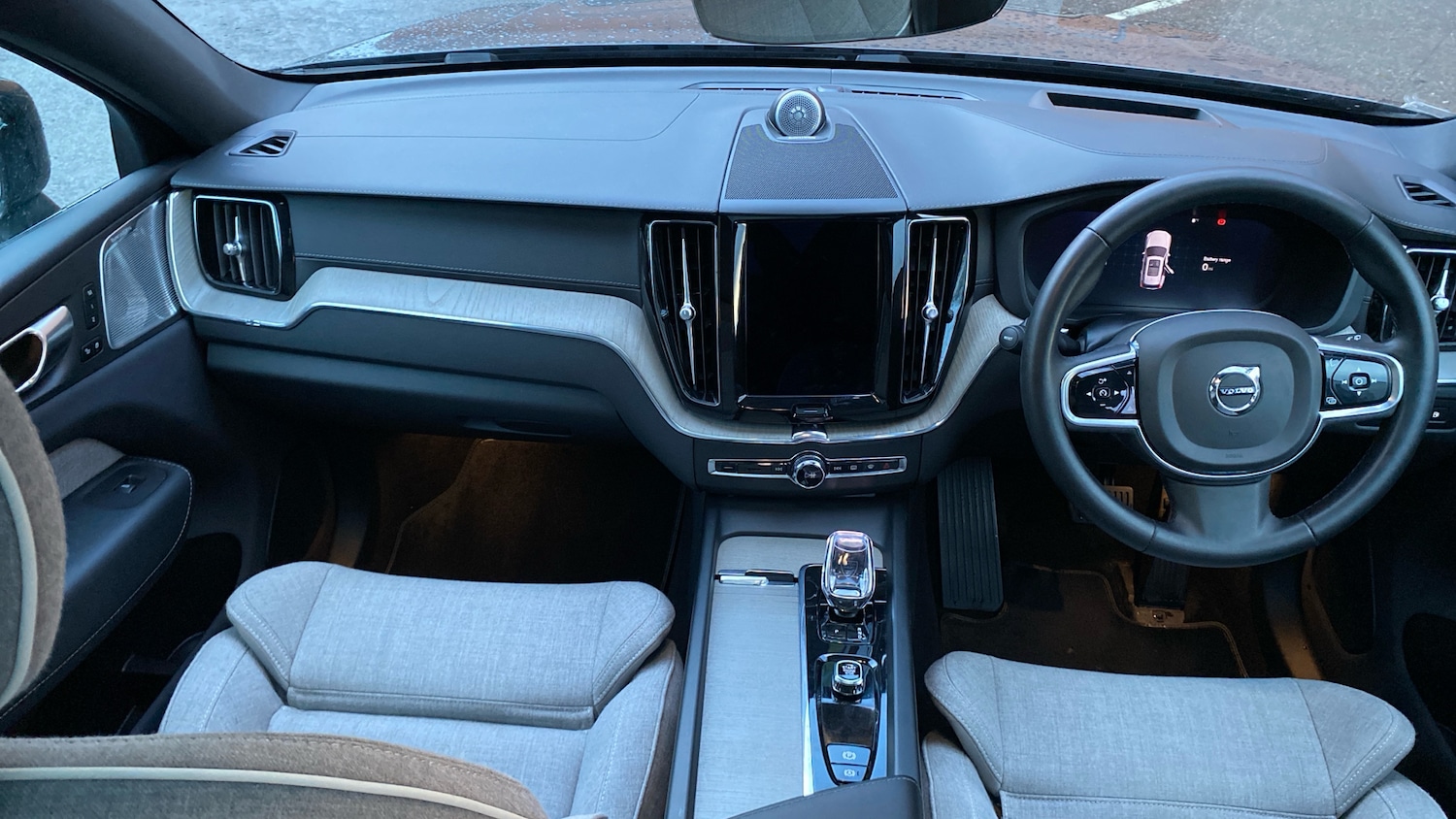 Used Volvo XC60 2023 for sale - 77435613: Photo 5