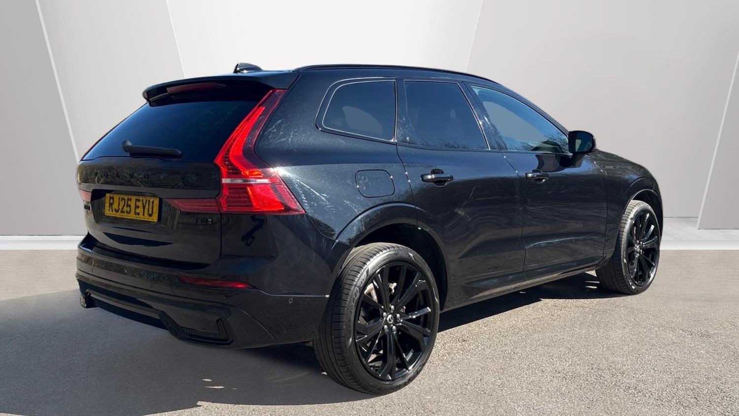 Used Volvo XC60 2025 for sale - 78004275: Photo 2